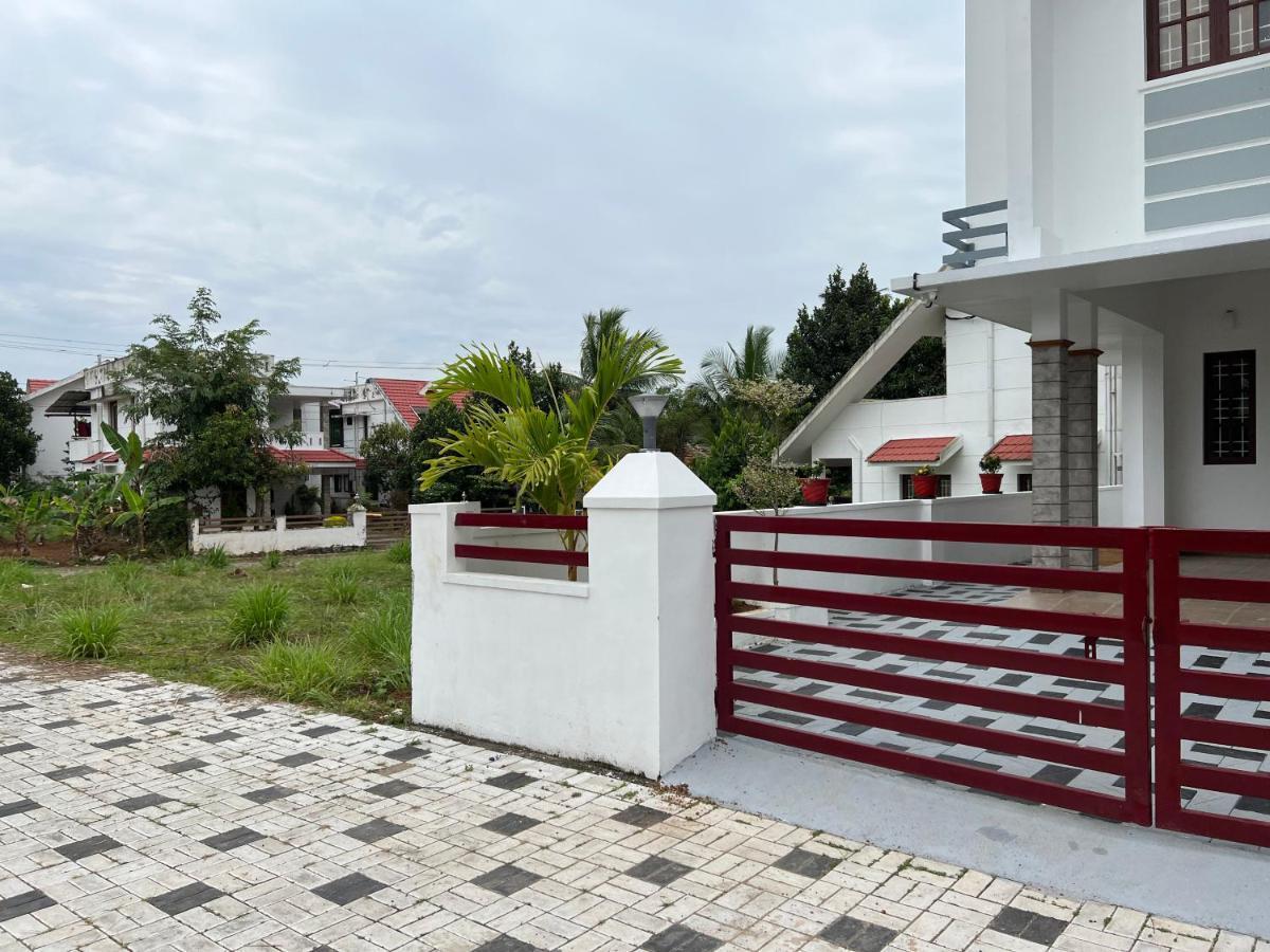 Pullad Villa Aranmula Buitenkant foto