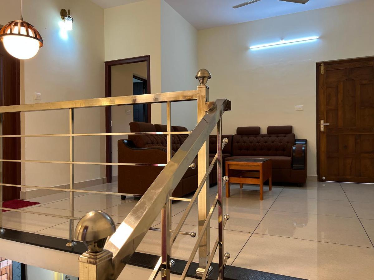 Pullad Villa Aranmula Buitenkant foto