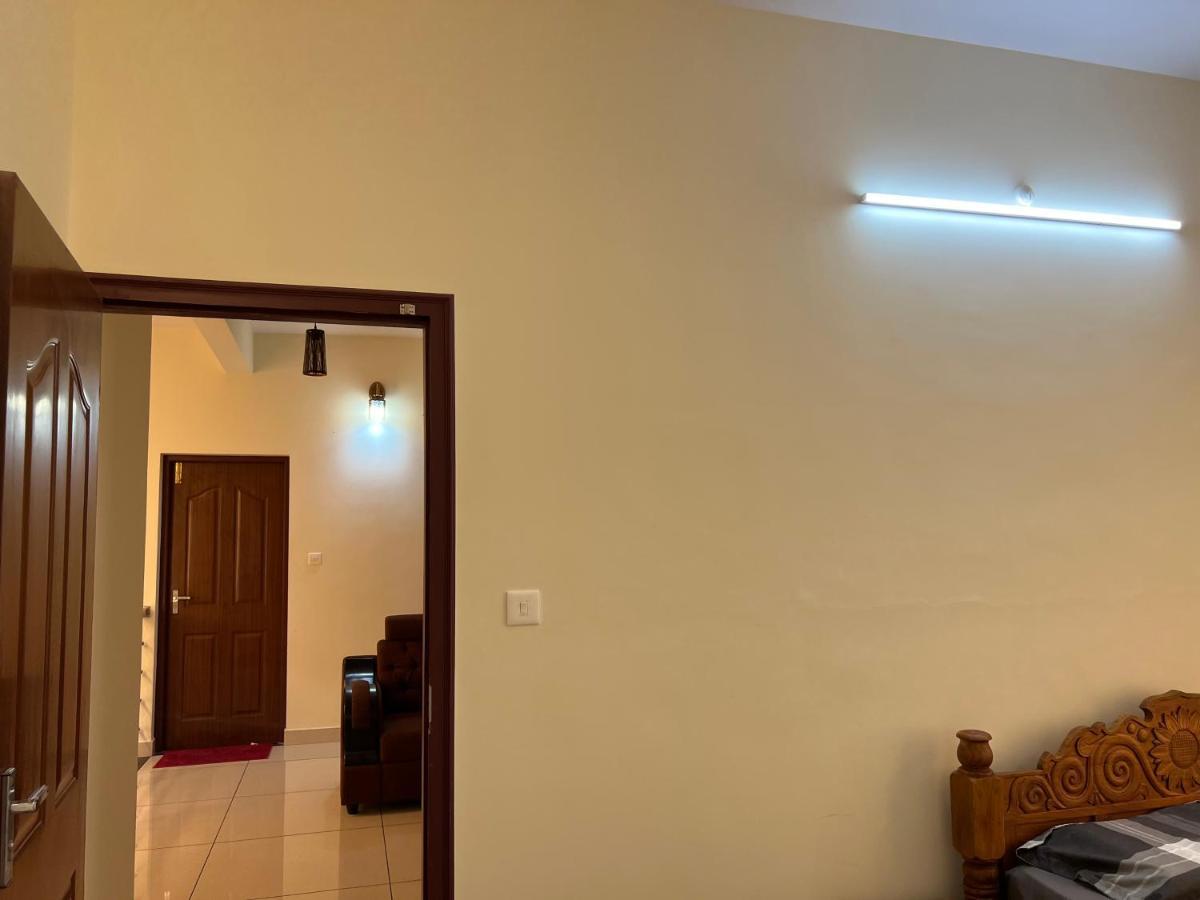 Pullad Villa Aranmula Buitenkant foto