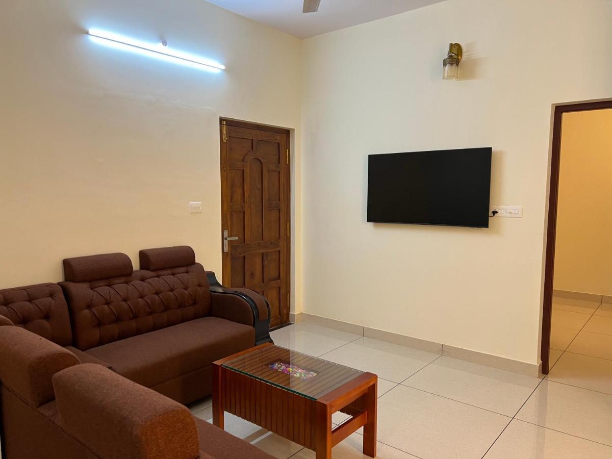 Pullad Villa Aranmula Buitenkant foto