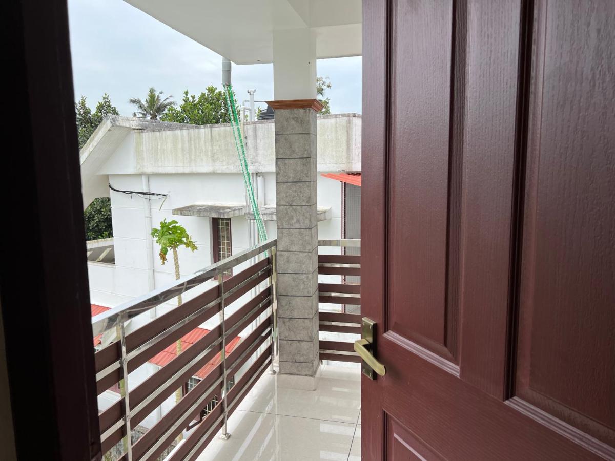 Pullad Villa Aranmula Buitenkant foto